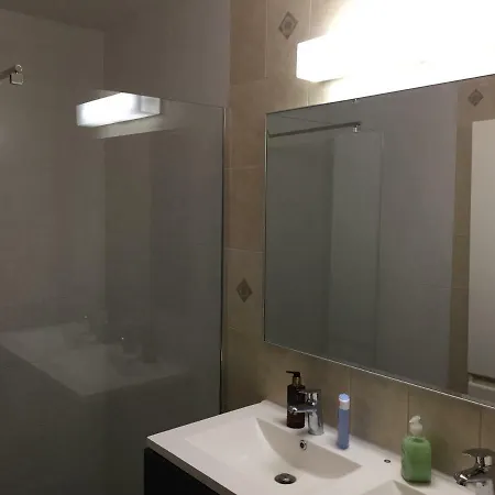 Airport Apartment *